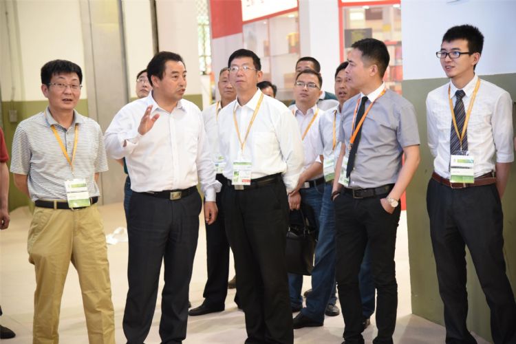 百年榮耀中國(guó)茶六百里猴魁.jpg 百年榮耀中國(guó)茶六百里猴魁.jpg