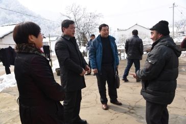 區(qū)政協(xié)副主席杜可林一行寒冬送暖暖人心.jpg 區(qū)政協(xié)副主席杜可林一行寒冬送暖暖人心.jpg