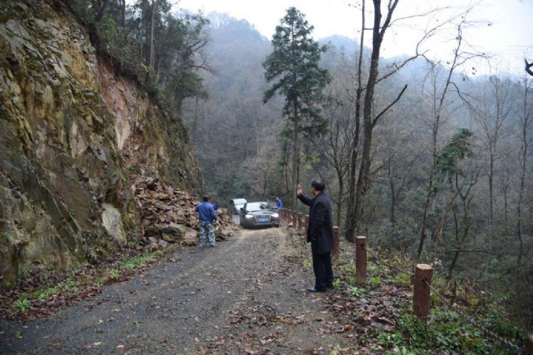 浙江鄭氏宗親企業(yè)家到黃山六百里猴魁茶業(yè)股份有限公司參觀考察.jpg 浙江鄭氏宗親企業(yè)家到黃山六百里猴魁茶業(yè)股份有限公司參觀考察.jpg